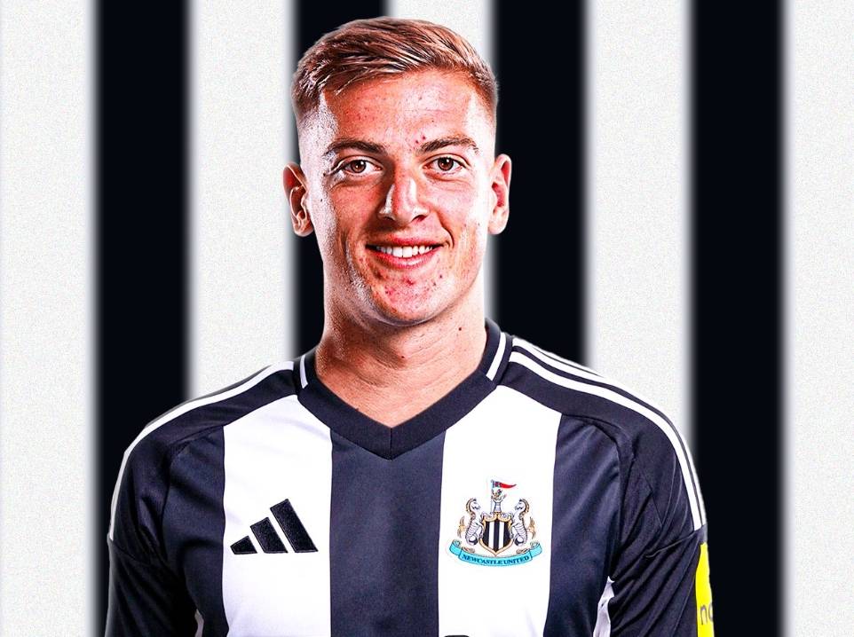 英超最惨？纽卡无缘塞斯科，夏窗被8次截胡，头号射手也留不住